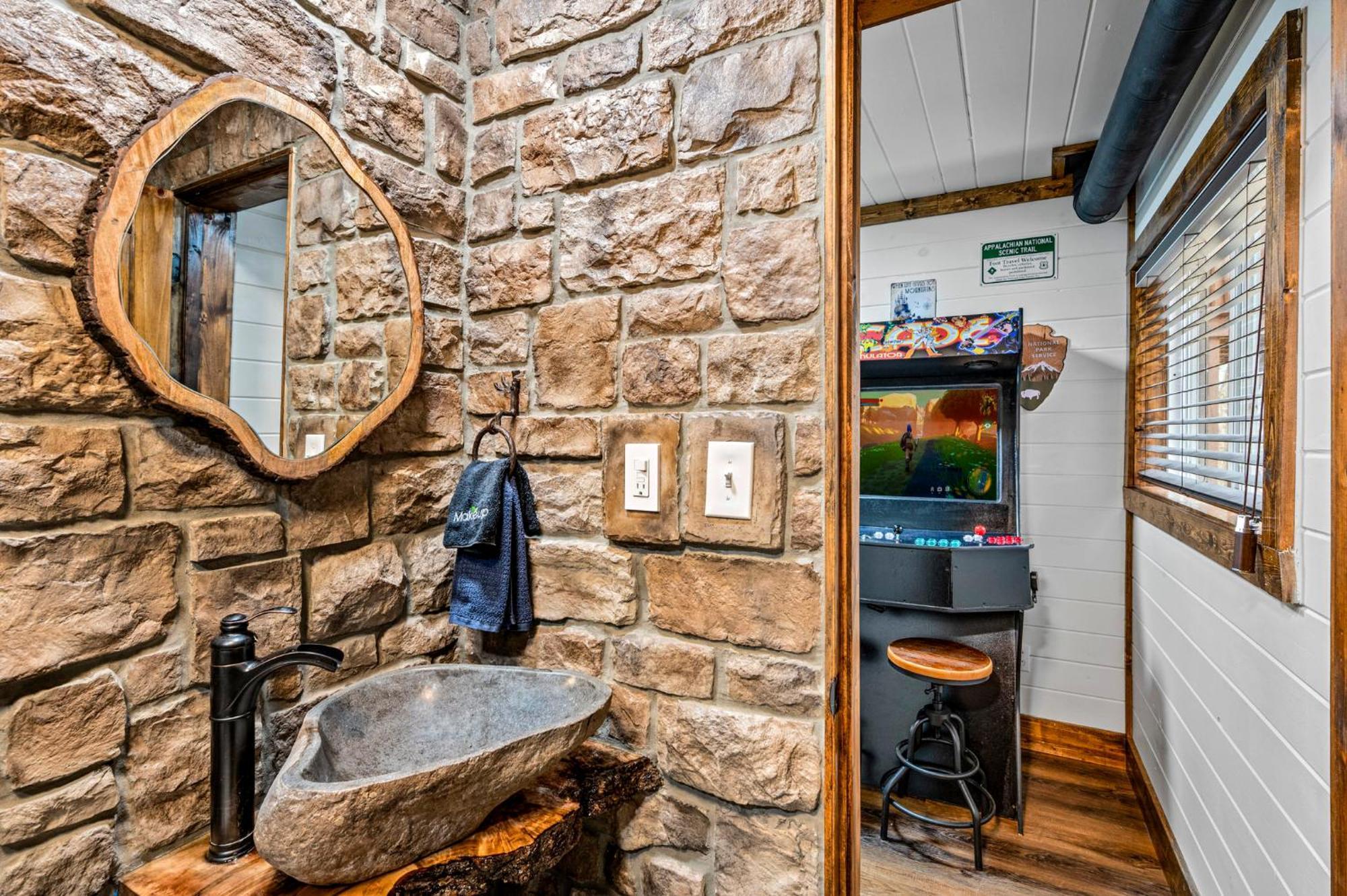 1Mile Downtown, Handicap Ramp, Hot Tub, Game Room Gatlinburg Eksteriør billede